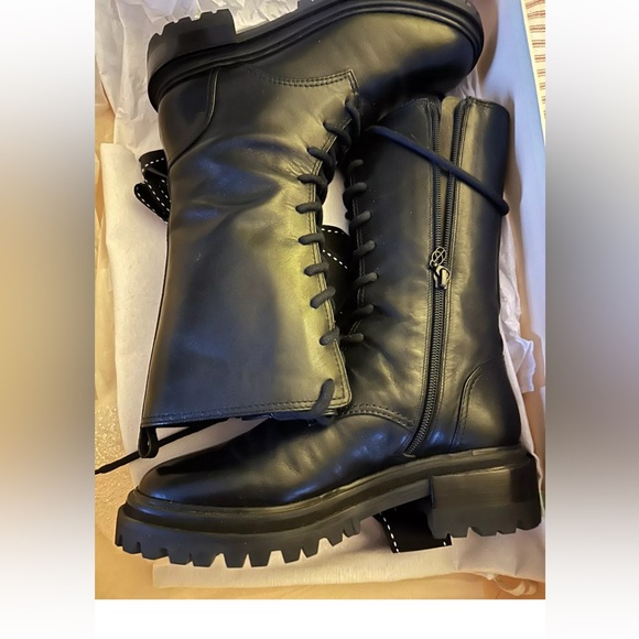 Porte Paire Combat Boots Brand New In Box - Picture 1 of 7